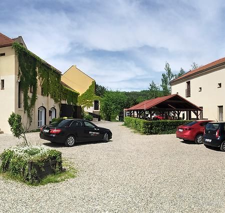Hotel Usedlost Kotlarka Praga Zewnętrze zdjęcie